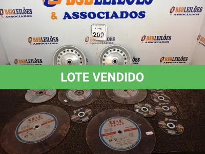 LOTE 209 - 12 DISCOS DE CORTE DE TAMANHOS DIVERSOS E 02 AROS DE FERRO PARA CARRINHO DE MÃO. (NO ESTADO) ATENÇÃO! FAZER A VISITAÇÃO ANTES DE ARREMATAR, NÃO SABEMOS SE FUNCIONA. LEILÃO NÃO TEM GARANTIA E NEM DEVOLUÇÃO, SUJEITO A POSSÍVEIS AVARIAS VISÍVEIS/OCULTAS E/OU AUSÊNCIA DE COMPONENTES.
