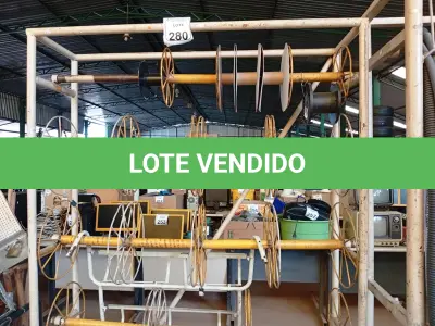LOTE 280 - 01 EXPOSITOR PARA FIOS E CORDAS. (NO ESTADO) ATENÇÃO! FAZER A VISITAÇÃO ANTES DE ARREMATAR, NÃO SABEMOS SE FUNCIONA. LEILÃO NÃO TEM GARANTIA E NEM DEVOLUÇÃO, SUJEITO A POSSÍVEIS AVARIAS VISÍVEIS/OCULTAS E/OU AUSÊNCIA DE COMPONENTES.