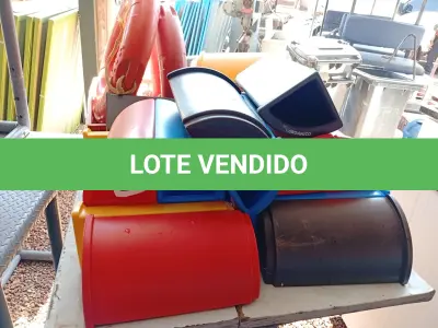 LOTE 461 - 01 LOTE C/DIVERSAS MINI LIXEIRAS, 02 BOIAS, MATERIAIS HOSPITALARES E DIVERSOS. (NO ESTADO) ATENÇÃO! FAZER A VISITAÇÃO ANTES DE ARREMATAR, NÃO SABEMOS SE FUNCIONA. LEILÃO NÃO TEM GARANTIA E NEM DEVOLUÇÃO, SUJEITO A POSSÍVEIS AVARIAS VISÍVEIS/OCULTAS E/OU AUSÊNCIA DE COMPONENTES.