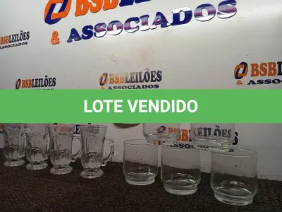 LOTE 379 - 09 COPOS DE VIDRO DIVERSOS. (NO ESTADO) ATENÇÃO! FAZER A VISITAÇÃO ANTES DE ARREMATAR, NÃO SABEMOS SE FUNCIONA. LEILÃO NÃO TEM GARANTIA E NEM DEVOLUÇÃO, SUJEITO A POSSÍVEIS AVARIAS VISÍVEIS/OCULTAS E/OU AUSÊNCIA DE COMPONENTES.
