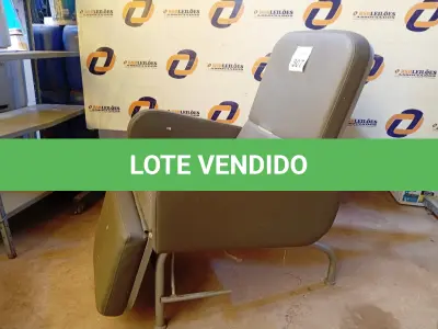 LOTE 307 - 01 POLTRONA RECLINÁVEL EM CORINO NA COR CINZA. (NO ESTADO) ATENÇÃO! FAZER A VISITAÇÃO ANTES DE ARREMATAR, NÃO SABEMOS SE FUNCIONA. LEILÃO NÃO TEM GARANTIA E NEM DEVOLUÇÃO, SUJEITO A POSSÍVEIS AVARIAS VISÍVEIS/OCULTAS E/OU AUSÊNCIA DE COMPONENTES.