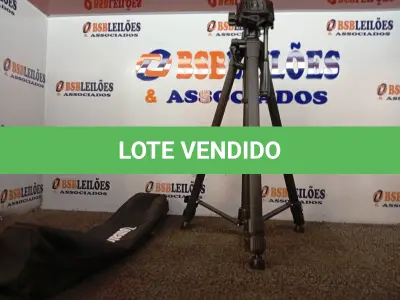 LOTE 261 - 01 TRIPÉ PARA CÂMERA MARCA TOMATE MTG-3016. (NO ESTADO) ATENÇÃO! FAZER A VISITAÇÃO ANTES DE ARREMATAR, NÃO SABEMOS SE FUNCIONA. LEILÃO NÃO TEM GARANTIA E NEM DEVOLUÇÃO, SUJEITO A POSSÍVEIS AVARIAS VISÍVEIS/OCULTAS E/OU AUSÊNCIA DE COMPONENTES.