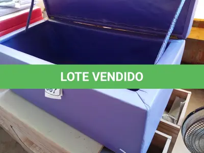 LOTE 367 - 01 BAÚ ALMOFADADO NA COR ROXO. (NO ESTADO) ATENÇÃO! FAZER A VISITAÇÃO ANTES DE ARREMATAR, NÃO SABEMOS SE FUNCIONA. LEILÃO NÃO TEM GARANTIA E NEM DEVOLUÇÃO, SUJEITO A POSSÍVEIS AVARIAS VISÍVEIS/OCULTAS E/OU AUSÊNCIA DE COMPONENTES.