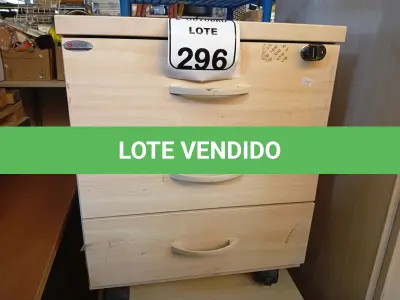 LOTE 296 - 02 GAVETEIROS COM 03 GAVETAS CADA. (NO ESTADO) ATENÇÃO! FAZER A VISITAÇÃO ANTES DE ARREMATAR, NÃO SABEMOS SE FUNCIONA. LEILÃO NÃO TEM GARANTIA E NEM DEVOLUÇÃO, SUJEITO A POSSÍVEIS AVARIAS VISÍVEIS/OCULTAS E/OU AUSÊNCIA DE COMPONENTES.
