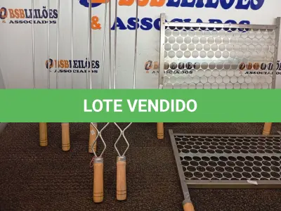LOTE 175 - 02 GRELHAS E 06 ESPETOS. (NO ESTADO) ATENÇÃO! FAZER A VISITAÇÃO ANTES DE ARREMATAR, NÃO SABEMOS SE FUNCIONA. LEILÃO NÃO TEM GARANTIA E NEM DEVOLUÇÃO, SUJEITO A POSSÍVEIS AVARIAS VISÍVEIS/OCULTAS E/OU AUSÊNCIA DE COMPONENTES.