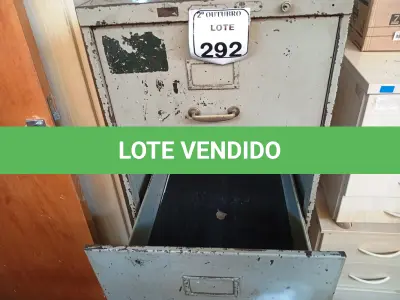 LOTE 292 - 01 ARQUIVO DE AÇO 04 GAVETAS. (NO ESTADO) ATENÇÃO! FAZER A VISITAÇÃO ANTES DE ARREMATAR, NÃO SABEMOS SE FUNCIONA. LEILÃO NÃO TEM GARANTIA E NEM DEVOLUÇÃO, SUJEITO A POSSÍVEIS AVARIAS VISÍVEIS/OCULTAS E/OU AUSÊNCIA DE COMPONENTES.