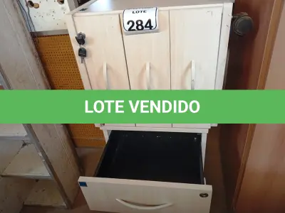 LOTE 284 - 02 GAVETEIROS COM 03 GAVETAS CADA. (NO ESTADO) ATENÇÃO! FAZER A VISITAÇÃO ANTES DE ARREMATAR, NÃO SABEMOS SE FUNCIONA. LEILÃO NÃO TEM GARANTIA E NEM DEVOLUÇÃO, SUJEITO A POSSÍVEIS AVARIAS VISÍVEIS/OCULTAS E/OU AUSÊNCIA DE COMPONENTES.