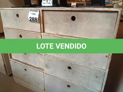 LOTE 288 - 01 BALCÃO EXPOSITOR COM 08 GAVETAS. (NO ESTADO) ATENÇÃO! FAZER A VISITAÇÃO ANTES DE ARREMATAR, NÃO SABEMOS SE FUNCIONA. LEILÃO NÃO TEM GARANTIA E NEM DEVOLUÇÃO, SUJEITO A POSSÍVEIS AVARIAS VISÍVEIS/OCULTAS E/OU AUSÊNCIA DE COMPONENTES.