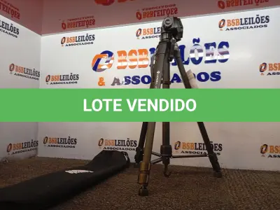 LOTE 226 - 01 TRIPÉ PARA CÂMERA MARCA TOMATE MTG-3016. (NO ESTADO) ATENÇÃO! FAZER A VISITAÇÃO ANTES DE ARREMATAR, NÃO SABEMOS SE FUNCIONA. LEILÃO NÃO TEM GARANTIA E NEM DEVOLUÇÃO, SUJEITO A POSSÍVEIS AVARIAS VISÍVEIS/OCULTAS E/OU AUSÊNCIA DE COMPONENTES.