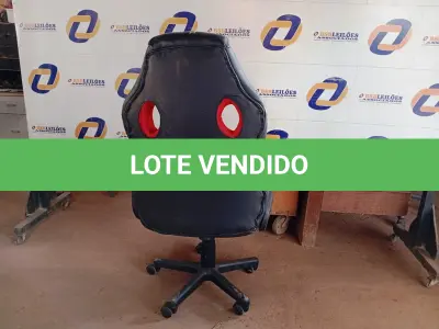 LOTE 304 - 01 CADEIRA GAMER. (NO ESTADO) ATENÇÃO! FAZER A VISITAÇÃO ANTES DE ARREMATAR, NÃO SABEMOS SE FUNCIONA. LEILÃO NÃO TEM GARANTIA E NEM DEVOLUÇÃO, SUJEITO A POSSÍVEIS AVARIAS VISÍVEIS/OCULTAS E/OU AUSÊNCIA DE COMPONENTES.