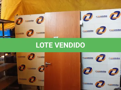 LOTE 312 - 01 PORTA EM MADEIRA COM FECHADURA 70X2,10. (NO ESTADO) ATENÇÃO! FAZER A VISITAÇÃO ANTES DE ARREMATAR, NÃO SABEMOS SE FUNCIONA. LEILÃO NÃO TEM GARANTIA E NEM DEVOLUÇÃO, SUJEITO A POSSÍVEIS AVARIAS VISÍVEIS/OCULTAS E/OU AUSÊNCIA DE COMPONENTES.