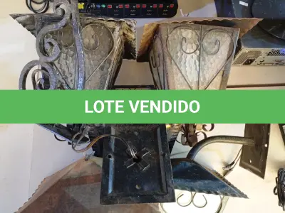LOTE 205 - 05 LUMINÁRIAS DIVERSAS. (NO ESTADO) ATENÇÃO! FAZER A VISITAÇÃO ANTES DE ARREMATAR, NÃO SABEMOS SE FUNCIONA. LEILÃO NÃO TEM GARANTIA E NEM DEVOLUÇÃO, SUJEITO A POSSÍVEIS AVARIAS VISÍVEIS/OCULTAS E/OU AUSÊNCIA DE COMPONENTES.