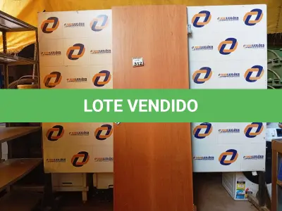 LOTE 312 - 01 PORTA EM MADEIRA COM FECHADURA 70X2,10. (NO ESTADO) ATENÇÃO! FAZER A VISITAÇÃO ANTES DE ARREMATAR, NÃO SABEMOS SE FUNCIONA. LEILÃO NÃO TEM GARANTIA E NEM DEVOLUÇÃO, SUJEITO A POSSÍVEIS AVARIAS VISÍVEIS/OCULTAS E/OU AUSÊNCIA DE COMPONENTES.