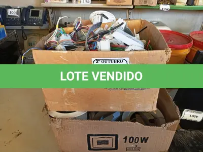 LOTE 167 - 01 LOTE COM VÁRIAS LUMINÁRIAS E MATERIAIS ELÉTRICOS DIVERSOS. (NO ESTADO) ATENÇÃO! FAZER A VISITAÇÃO ANTES DE ARREMATAR, NÃO SABEMOS SE FUNCIONA. LEILÃO NÃO TEM GARANTIA E NEM DEVOLUÇÃO, SUJEITO A POSSÍVEIS AVARIAS VISÍVEIS/OCULTAS E/OU AUSÊNCIA DE COMPONENTES.