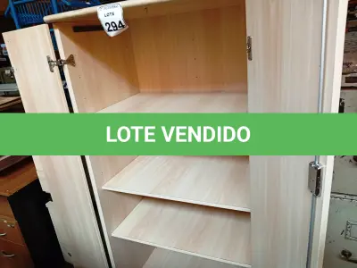 LOTE 294 - 01 ARMÁRIO PARA ESCRITÓRIO DE 02 PORTAS. (NO ESTADO) ATENÇÃO! FAZER A VISITAÇÃO ANTES DE ARREMATAR, NÃO SABEMOS SE FUNCIONA. LEILÃO NÃO TEM GARANTIA E NEM DEVOLUÇÃO, SUJEITO A POSSÍVEIS AVARIAS VISÍVEIS/OCULTAS E/OU AUSÊNCIA DE COMPONENTES.