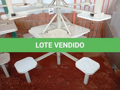 LOTE 460 - 02 MESAS P/REFEITÓRIO NA COR BRANCO, TAMPO EM MADEIRA COM 04 ASSENTOS CADA. (NO ESTADO) ATENÇÃO! FAZER A VISITAÇÃO ANTES DE ARREMATAR, NÃO SABEMOS SE FUNCIONA. LEILÃO NÃO TEM GARANTIA E NEM DEVOLUÇÃO, SUJEITO A POSSÍVEIS AVARIAS VISÍVEIS/OCULTAS E/OU AUSÊNCIA DE COMPONENTES.