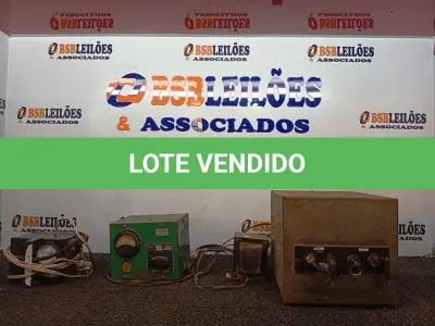 LOTE 202 - 04 TRANSFORMADORES MARCAS E MODELOS DIVERSOS. (NO ESTADO) ATENÇÃO! FAZER A VISITAÇÃO ANTES DE ARREMATAR, NÃO SABEMOS SE FUNCIONA. LEILÃO NÃO TEM GARANTIA E NEM DEVOLUÇÃO, SUJEITO A POSSÍVEIS AVARIAS VISÍVEIS/OCULTAS E/OU AUSÊNCIA DE COMPONENTES.