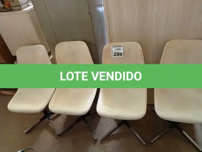 LOTE 298 - 04 CADEIRAS BASE DE FERRO C/ACENTO EM PLÁSTICO. (NO ESTADO) ATENÇÃO! FAZER A VISITAÇÃO ANTES DE ARREMATAR, NÃO SABEMOS SE FUNCIONA. LEILÃO NÃO TEM GARANTIA E NEM DEVOLUÇÃO, SUJEITO A POSSÍVEIS AVARIAS VISÍVEIS/OCULTAS E/OU AUSÊNCIA DE COMPONENTES.