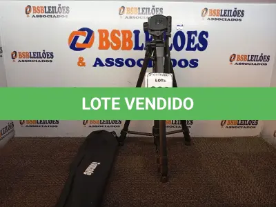LOTE 226 - 01 TRIPÉ PARA CÂMERA MARCA TOMATE MTG-3016. (NO ESTADO) ATENÇÃO! FAZER A VISITAÇÃO ANTES DE ARREMATAR, NÃO SABEMOS SE FUNCIONA. LEILÃO NÃO TEM GARANTIA E NEM DEVOLUÇÃO, SUJEITO A POSSÍVEIS AVARIAS VISÍVEIS/OCULTAS E/OU AUSÊNCIA DE COMPONENTES.