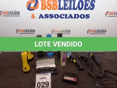 LOTE 029 - 01 LOTE C/VÁRIAS LANTERNAS E MATERIAIS DIVERSOS MARCAS E MODELOS DIVERSOS. (NO ESTADO) ATENÇÃO! FAZER A VISITAÇÃO ANTES DE ARREMATAR, NÃO SABEMOS SE FUNCIONA. LEILÃO NÃO TEM GARANTIA E NEM DEVOLUÇÃO, SUJEITO A POSSÍVEIS AVARIAS VISÍVEIS/OCULTAS E/OU AUSÊNCIA DE COMPONENTES.