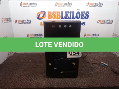 LOTE 054 - 01 ADEGA DE VINHOS MARCA CONTINENTAL127-220V. (NO ESTADO) ATENÇÃO! FAZER A VISITAÇÃO ANTES DE ARREMATAR, NÃO SABEMOS SE FUNCIONA. LEILÃO NÃO TEM GARANTIA E NEM DEVOLUÇÃO, SUJEITO A POSSÍVEIS AVARIAS VISÍVEIS/OCULTAS E/OU AUSÊNCIA DE COMPONENTES.