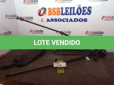 LOTE 032 - 01 TRIPÉ P/ CÂMERA MARCA TOMATE MTG-3016. (NO ESTADO) ATENÇÃO! FAZER A VISITAÇÃO ANTES DE ARREMATAR, NÃO SABEMOS SE FUNCIONA. LEILÃO NÃO TEM GARANTIA E NEM DEVOLUÇÃO, SUJEITO A POSSÍVEIS AVARIAS VISÍVEIS/OCULTAS E/OU AUSÊNCIA DE COMPONENTES.