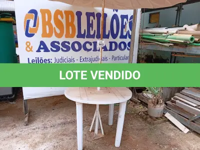 LOTE 503 - 01 MESA DE PLÁSTICO C/SOMBREIRO E BASE DE FERRO. (NO ESTADO) ATENÇÃO! FAZER A VISITAÇÃO ANTES DE ARREMATAR, NÃO SABEMOS SE FUNCIONA. LEILÃO NÃO TEM GARANTIA E NEM DEVOLUÇÃO, SUJEITO A POSSÍVEIS AVARIAS VISÍVEIS/OCULTAS E/OU AUSÊNCIA DE COMPONENTES.