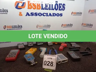 LOTE 028 - 01 LOTE C/ DIVERSOS ALICATES AMPERÍMETROS, MONÔMETROS E ALICATES DESCASCADORES DE FIO MARCAS E MODELOS DIVERSOS. (NO ESTADO) ATENÇÃO! FAZER A VISITAÇÃO ANTES DE ARREMATAR, NÃO SABEMOS SE FUNCIONA. LEILÃO NÃO TEM GARANTIA E NEM DEVOLUÇÃO, SUJEITO A POSSÍVEIS AVARIAS VISÍVEIS/OCULTAS E/OU AUSÊNCIA DE COMPONENTES.