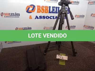 LOTE 032 - 01 TRIPÉ P/ CÂMERA MARCA TOMATE MTG-3016. (NO ESTADO) ATENÇÃO! FAZER A VISITAÇÃO ANTES DE ARREMATAR, NÃO SABEMOS SE FUNCIONA. LEILÃO NÃO TEM GARANTIA E NEM DEVOLUÇÃO, SUJEITO A POSSÍVEIS AVARIAS VISÍVEIS/OCULTAS E/OU AUSÊNCIA DE COMPONENTES.
