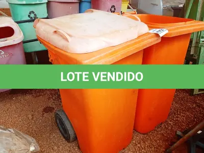 LOTE 472 - 02 LIXEIRAS SENDO 01 S/TAMPA NA COR LARANJA. (NO ESTADO) ATENÇÃO! FAZER A VISITAÇÃO ANTES DE ARREMATAR, NÃO SABEMOS SE FUNCIONA. LEILÃO NÃO TEM GARANTIA E NEM DEVOLUÇÃO, SUJEITO A POSSÍVEIS AVARIAS VISÍVEIS/OCULTAS E/OU AUSÊNCIA DE COMPONENTES.