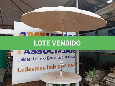 LOTE 516 - 01 MESA DE PLÁSTICO C/SOMBREIRO E BASE DE FERRO. (NO ESTADO) ATENÇÃO! FAZER A VISITAÇÃO ANTES DE ARREMATAR, NÃO SABEMOS SE FUNCIONA. LEILÃO NÃO TEM GARANTIA E NEM DEVOLUÇÃO, SUJEITO A POSSÍVEIS AVARIAS VISÍVEIS/OCULTAS E/OU AUSÊNCIA DE COMPONENTES.