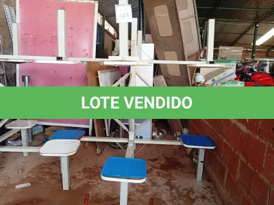 LOTE 481 - 02 MESAS P/REFEITÓRIO NA COR BRANCO, TAMPO EM MADEIRA COM 04 ASSENTOS CADA. (NO ESTADO) ATENÇÃO! FAZER A VISITAÇÃO ANTES DE ARREMATAR, NÃO SABEMOS SE FUNCIONA. LEILÃO NÃO TEM GARANTIA E NEM DEVOLUÇÃO, SUJEITO A POSSÍVEIS AVARIAS VISÍVEIS/OCULTAS E/OU AUSÊNCIA DE COMPONENTES.