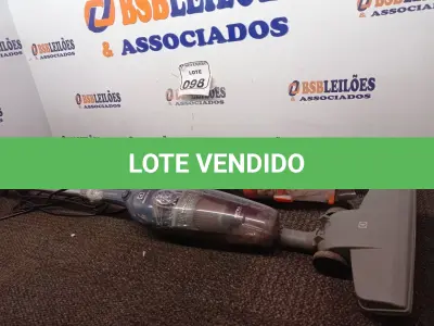 LOTE 098 - 02 ASPIRADORES DE PÓ MARCAS PHILCO E ELECTROLUX. (NO ESTADO) ATENÇÃO! FAZER A VISITAÇÃO ANTES DE ARREMATAR, NÃO SABEMOS SE FUNCIONA. LEILÃO NÃO TEM GARANTIA E NEM DEVOLUÇÃO, SUJEITO A POSSÍVEIS AVARIAS VISÍVEIS/OCULTAS E/OU AUSÊNCIA DE COMPONENTES.