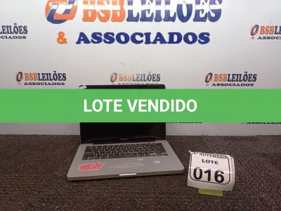 LOTE 016 - 01 MACBOOK PRO PARA RETIRADA DE PEÇAS. (NO ESTADO) ATENÇÃO! FAZER A VISITAÇÃO ANTES DE ARREMATAR, NÃO SABEMOS SE FUNCIONA. LEILÃO NÃO TEM GARANTIA E NEM DEVOLUÇÃO, SUJEITO A POSSÍVEIS AVARIAS VISÍVEIS/OCULTAS E/OU AUSÊNCIA DE COMPONENTES.