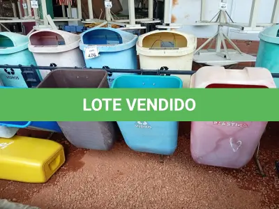 LOTE 476 - 02 KITS DE LIXEIRAS SUSPENSAS SENDO 01 COM 04 CESTOS E A OUTRA COM 05. (NO ESTADO) ATENÇÃO! FAZER A VISITAÇÃO ANTES DE ARREMATAR, NÃO SABEMOS SE FUNCIONA. LEILÃO NÃO TEM GARANTIA E NEM DEVOLUÇÃO, SUJEITO A POSSÍVEIS AVARIAS VISÍVEIS/OCULTAS E/OU AUSÊNCIA DE COMPONENTES.