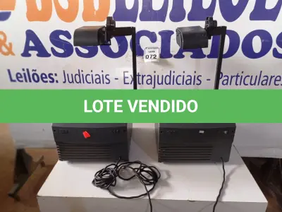 LOTE 072 - 02 RETROPROJETORES 3M. (NO ESTADO) ATENÇÃO! FAZER A VISITAÇÃO ANTES DE ARREMATAR, NÃO SABEMOS SE FUNCIONA. LEILÃO NÃO TEM GARANTIA E NEM DEVOLUÇÃO, SUJEITO A POSSÍVEIS AVARIAS VISÍVEIS/OCULTAS E/OU AUSÊNCIA DE COMPONENTES.