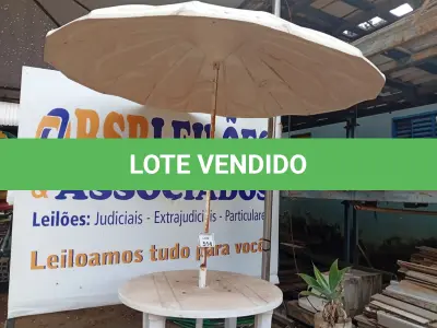 LOTE 514 - 01 MESA DE PLÁSTICO C/SOMBREIRO E BASE DE FERRO. (NO ESTADO) ATENÇÃO! FAZER A VISITAÇÃO ANTES DE ARREMATAR, NÃO SABEMOS SE FUNCIONA. LEILÃO NÃO TEM GARANTIA E NEM DEVOLUÇÃO, SUJEITO A POSSÍVEIS AVARIAS VISÍVEIS/OCULTAS E/OU AUSÊNCIA DE COMPONENTES.