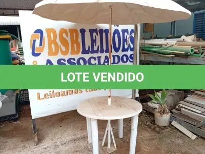 LOTE 516 - 01 MESA DE PLÁSTICO C/SOMBREIRO E BASE DE FERRO. (NO ESTADO) ATENÇÃO! FAZER A VISITAÇÃO ANTES DE ARREMATAR, NÃO SABEMOS SE FUNCIONA. LEILÃO NÃO TEM GARANTIA E NEM DEVOLUÇÃO, SUJEITO A POSSÍVEIS AVARIAS VISÍVEIS/OCULTAS E/OU AUSÊNCIA DE COMPONENTES.