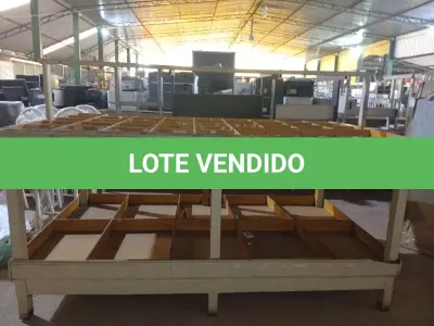 LOTE 258 - 01 BANCADA EXPOSITORA EM MADEIRA PARA PARAFUSO. (NO ESTADO) ATENÇÃO! FAZER A VISITAÇÃO ANTES DE ARREMATAR, NÃO SABEMOS SE FUNCIONA. LEILÃO NÃO TEM GARANTIA E NEM DEVOLUÇÃO, SUJEITO A POSSÍVEIS AVARIAS VISÍVEIS/OCULTAS E/OU AUSÊNCIA DE COMPONENTES.