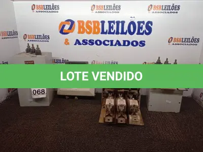 LOTE 068 - 02 CAPACITORES E 02 CHAVES SECCIONADORAS. (NO ESTADO) ATENÇÃO! FAZER A VISITAÇÃO ANTES DE ARREMATAR, NÃO SABEMOS SE FUNCIONA. LEILÃO NÃO TEM GARANTIA E NEM DEVOLUÇÃO, SUJEITO A POSSÍVEIS AVARIAS VISÍVEIS/OCULTAS E/OU AUSÊNCIA DE COMPONENTES.