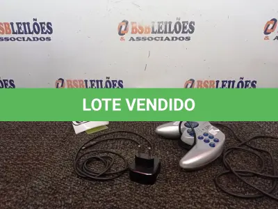 LOTE 013 - 01 GAMEPLAYER 16GB E 01 CONTROLE JOYSTICK. (NO ESTADO) ATENÇÃO! FAZER A VISITAÇÃO ANTES DE ARREMATAR, NÃO SABEMOS SE FUNCIONA. LEILÃO NÃO TEM GARANTIA E NEM DEVOLUÇÃO, SUJEITO A POSSÍVEIS AVARIAS VISÍVEIS/OCULTAS E/OU AUSÊNCIA DE COMPONENTES.