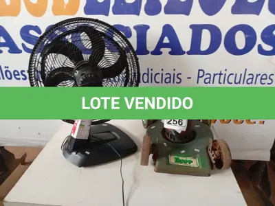 LOTE 256 - 01 SUCATA DE MÁQUINA P/CORTAR GRAMA MARCA TRAPP E 01 VENTILADOR. (NO ESTADO) ATENÇÃO! FAZER A VISITAÇÃO ANTES DE ARREMATAR, NÃO SABEMOS SE FUNCIONA. LEILÃO NÃO TEM GARANTIA E NEM DEVOLUÇÃO, SUJEITO A POSSÍVEIS AVARIAS VISÍVEIS/OCULTAS E/OU AUSÊNCIA DE COMPONENTES.