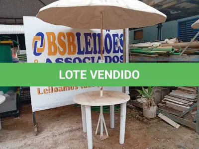 LOTE 511 - 01 MESA DE PLÁSTICO C/SOMBREIRO E BASE DE FERRO. (NO ESTADO) ATENÇÃO! FAZER A VISITAÇÃO ANTES DE ARREMATAR, NÃO SABEMOS SE FUNCIONA. LEILÃO NÃO TEM GARANTIA E NEM DEVOLUÇÃO, SUJEITO A POSSÍVEIS AVARIAS VISÍVEIS/OCULTAS E/OU AUSÊNCIA DE COMPONENTES.