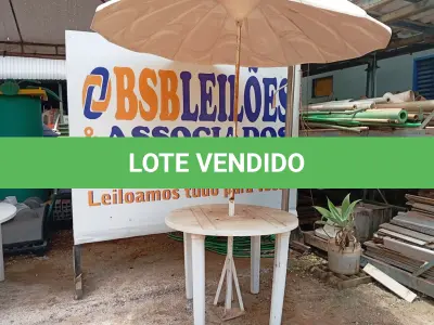 LOTE 506 - 01 MESA DE PLÁSTICO C/SOMBREIRO E BASE DE FERRO. (NO ESTADO) ATENÇÃO! FAZER A VISITAÇÃO ANTES DE ARREMATAR, NÃO SABEMOS SE FUNCIONA. LEILÃO NÃO TEM GARANTIA E NEM DEVOLUÇÃO, SUJEITO A POSSÍVEIS AVARIAS VISÍVEIS/OCULTAS E/OU AUSÊNCIA DE COMPONENTES.
