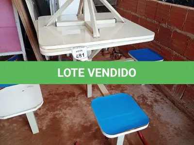 LOTE 481 - 02 MESAS P/REFEITÓRIO NA COR BRANCO, TAMPO EM MADEIRA COM 04 ASSENTOS CADA. (NO ESTADO) ATENÇÃO! FAZER A VISITAÇÃO ANTES DE ARREMATAR, NÃO SABEMOS SE FUNCIONA. LEILÃO NÃO TEM GARANTIA E NEM DEVOLUÇÃO, SUJEITO A POSSÍVEIS AVARIAS VISÍVEIS/OCULTAS E/OU AUSÊNCIA DE COMPONENTES.