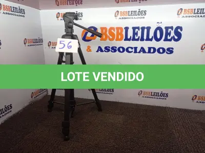 LOTE 056 - 01 TRIPÉ P/ CÂMERA MARCA TOMATE MTG-3016. (NO ESTADO) ATENÇÃO! FAZER A VISITAÇÃO ANTES DE ARREMATAR, NÃO SABEMOS SE FUNCIONA. LEILÃO NÃO TEM GARANTIA E NEM DEVOLUÇÃO, SUJEITO A POSSÍVEIS AVARIAS VISÍVEIS/OCULTAS E/OU AUSÊNCIA DE COMPONENTES.