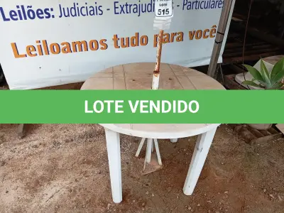 LOTE 515 - 01 MESA DE PLÁSTICO C/SOMBREIRO E BASE DE FERRO. (NO ESTADO) ATENÇÃO! FAZER A VISITAÇÃO ANTES DE ARREMATAR, NÃO SABEMOS SE FUNCIONA. LEILÃO NÃO TEM GARANTIA E NEM DEVOLUÇÃO, SUJEITO A POSSÍVEIS AVARIAS VISÍVEIS/OCULTAS E/OU AUSÊNCIA DE COMPONENTES.