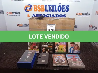 LOTE 078 - 01 CAIXA DE FILMES. (DVDS, CDS, VHS). (NO ESTADO) ATENÇÃO! FAZER A VISITAÇÃO ANTES DE ARREMATAR, NÃO SABEMOS SE FUNCIONA. LEILÃO NÃO TEM GARANTIA E NEM DEVOLUÇÃO, SUJEITO A POSSÍVEIS AVARIAS VISÍVEIS/OCULTAS E/OU AUSÊNCIA DE COMPONENTES.