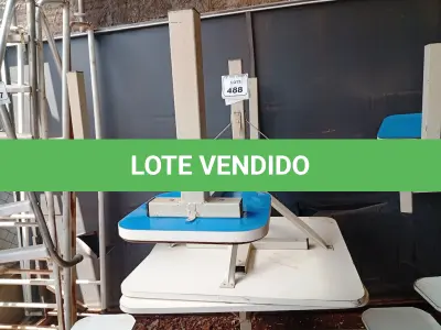 LOTE 488 - 02 MESAS P/REFEITÓRIO NA COR BRANCO, TAMPO EM MADEIRA COM 04 ASSENTOS CADA. (NO ESTADO) ATENÇÃO! FAZER A VISITAÇÃO ANTES DE ARREMATAR, NÃO SABEMOS SE FUNCIONA. LEILÃO NÃO TEM GARANTIA E NEM DEVOLUÇÃO, SUJEITO A POSSÍVEIS AVARIAS VISÍVEIS/OCULTAS E/OU AUSÊNCIA DE COMPONENTES.