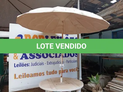 LOTE 510 - 01 MESA DE PLÁSTICO C/SOMBREIRO E BASE DE FERRO. (NO ESTADO) ATENÇÃO! FAZER A VISITAÇÃO ANTES DE ARREMATAR, NÃO SABEMOS SE FUNCIONA. LEILÃO NÃO TEM GARANTIA E NEM DEVOLUÇÃO, SUJEITO A POSSÍVEIS AVARIAS VISÍVEIS/OCULTAS E/OU AUSÊNCIA DE COMPONENTES.